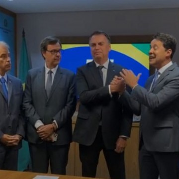Ao lado de Bolsonaro, Gilson assume PL de Recife