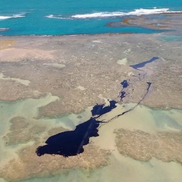 Nova mancha de petróleo é encontrada na Praia do Cupe, em Ipojuca