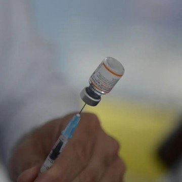 Nova vacina contra a covid-19 estará disponível em 15 dias, informa Ministério da Saúde