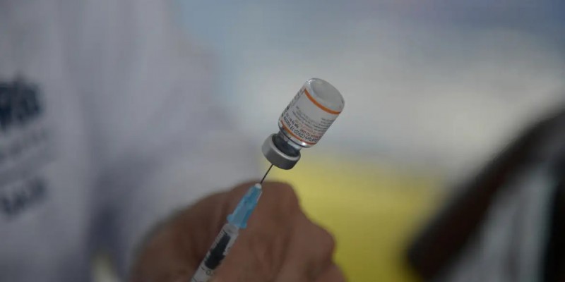 Em dezembro de 2023, a Agência Nacional de Vigilância Sanitária (Anvisa) havia aprovado a versão mais atualizada da vacina produzida pela empresa norte-americana
