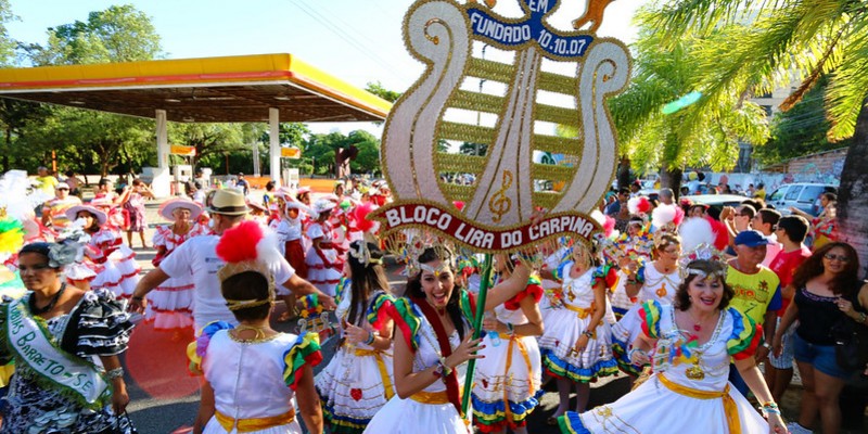 Pela primeira vez em 25 anos, o tradicional desfile de blocos líricos está marcado para acontecer neste sábado (27) e domingo (28), a partir das 15h30, na Rua da Aurora