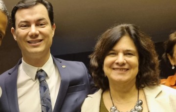 Deputado Clodoaldo Magalhães faz defesa da ministra da saúde e ressalta perfil técnico da gestão