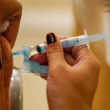 Olinda recebe 3.250 doses para vacinar profissionais da rede de atenção básica