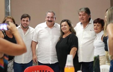 Eriberto Medeiros e Aglailson Victor aparecem entre lideranças de Vitória em aniversário do ex-prefeito Aglailson Junior 