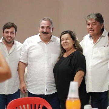 Eriberto Medeiros e Aglailson Victor aparecem entre lideranças de Vitória em aniversário do ex-prefeito Aglailson Junior 