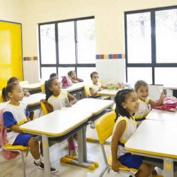 Recife anuncia contratação de 400 profissionais para a rede municipal de ensino 