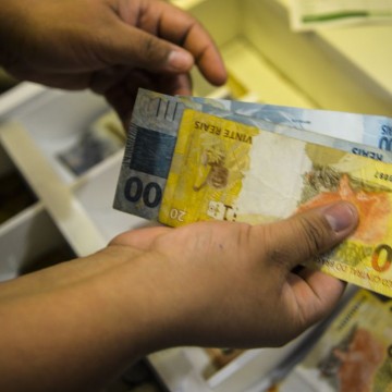 Bancos alertam sobre golpes no Programa Desenrola Brasil