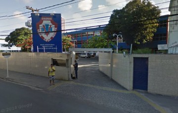 Compesa realiza manutenção em trecho da rede de esgoto na Avenida Rui Barbosa
