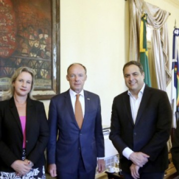 Paulo Câmara recebe embaixador dos Países Baixos no Brasil