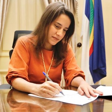 Após aprovação na Alepe, Raquel Lyra sanciona reforma administrativa