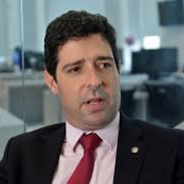 Deputado Rodrigo Farias cobra plano de segurança da governadora Raquel Lyra 