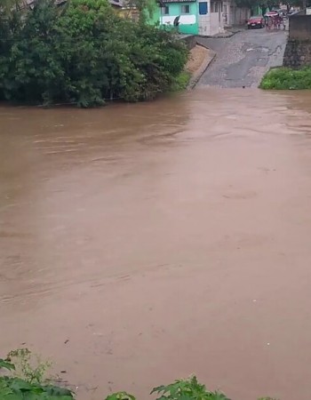 Após atingir cota de inundação, Rio Capibaribe Mirim, em Timbaúba, na Zona da Mata Norte, está estabilizado