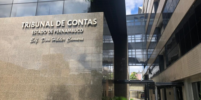 De acordo com o conselheiro Carlos Porto, que assina o documento, o governo não fez a publicidade e transparência das dispensas no prazo legal