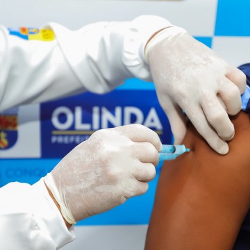 Olinda libera vacinação contra Covid-19 para pessoas a partir dos 50 anos e trabalhadores da saúde