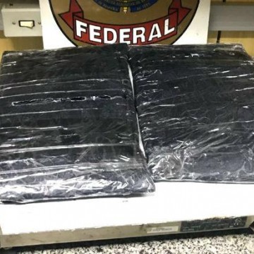 Mulher é presa no Aeroporto do Recife tentando transportar 2,6 kg de cocaína