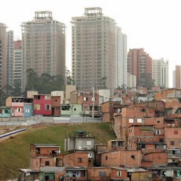 População preta ou parda ainda sofre mais com a extrema pobreza, aponta IBGE