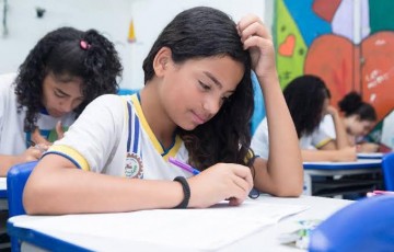 Em Paulista, prefeitura divulga cronograma de retorno às aulas presenciais,  e anuncia reajuste de 34% aos professores 