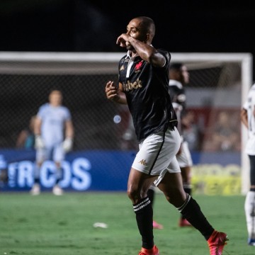 Vasco vence Botafogo por 1 a 0 e deixa Z4 do Brasileiro