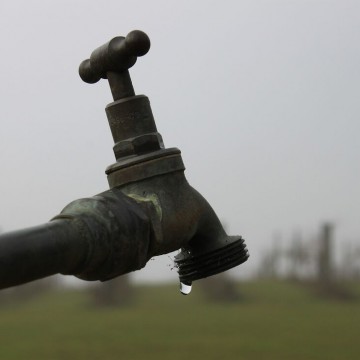 Abastecimento de água é suspenso em áreas de morro da RMR devido às chuvas