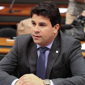 PT indica Carlos Veras para o Senado da Frente Popular 