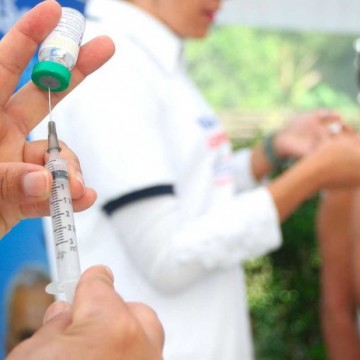 Vacinação avança no Recife para trabalhadores da educação com 40 anos de idade ou mais