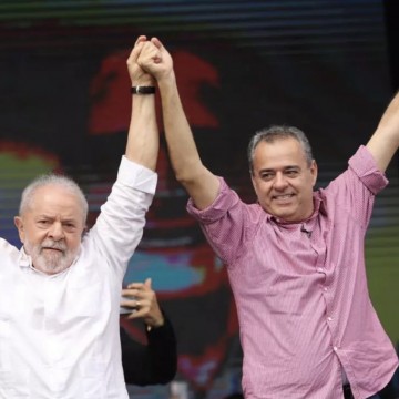 Coluna da quinta | Lula cumpre missão e crava Danilo como seu candidato a governador em Pernambuco 