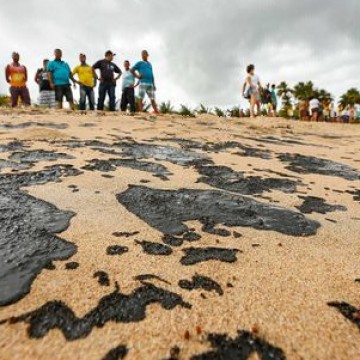 Análise da UFPE não conclui se fragmentos de óleo têm relação com desastre de 2019