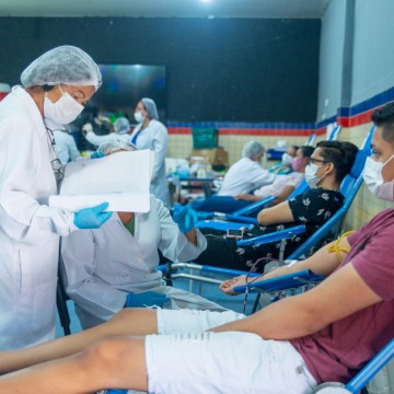 População de Gravatá vai ao Hemope para doação de sangue   