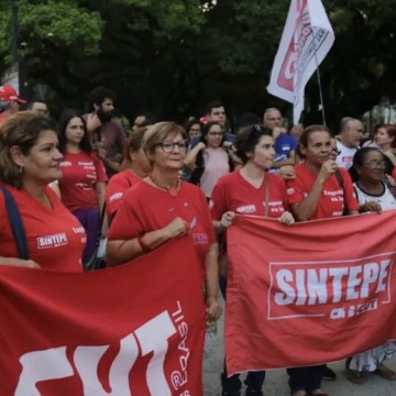 Professores realizam protesto após problemas no pagamento dos precatórios do Fundef