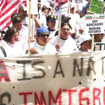 Imigrantes Indocumentados Fogem da Flórida com Medo de Perseguição e Deportação
