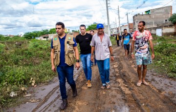 Fernando Rodolfo aciona Governo Federal por recursos para as vítimas das chuvas em Caruaru