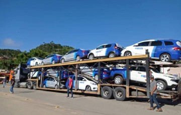 Chaparral articula emenda de R$ 1 milhão e prefeito Marcone Santos entrega 8 veículos à população de São Vicente Ferrer