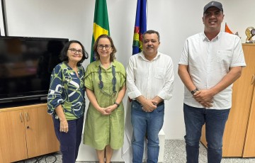 Prefeitos de São Vicente Ferrer e Macaparana debatem melhorias para Educação junto ao Governo de Pernambuco
