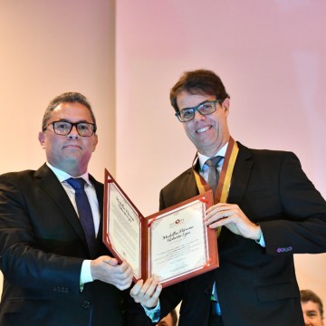 MPCO-PE recebe Medalha Patrono Roberto Lyra
