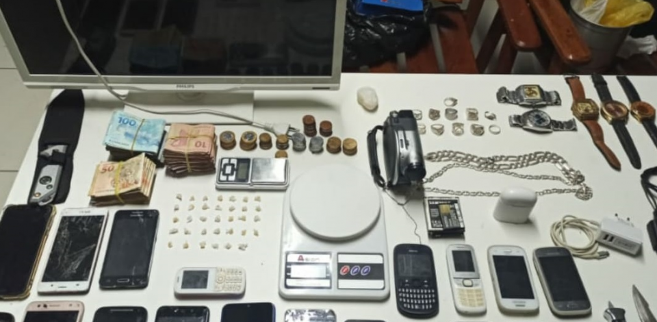 Policiais apreendem drogas e produtos roubados em Caruaru