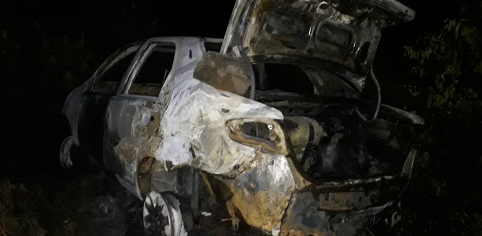 Corpo é encontrado carbonizado dentro de carro em chamas, em Caruaru