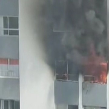 Incêndio em prédio no Centro do Recife é controlado pelos bombeiros; não houve vítimas