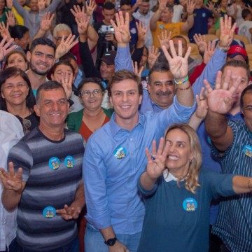 Miguel Coelho promete investimentos no Agreste em visita a Bonito e Camocim de São Félix