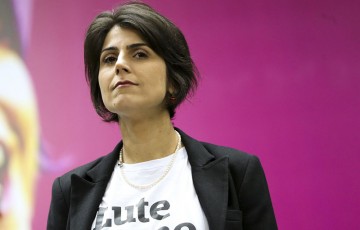 Manuela D'Ávila lança livro no Recife