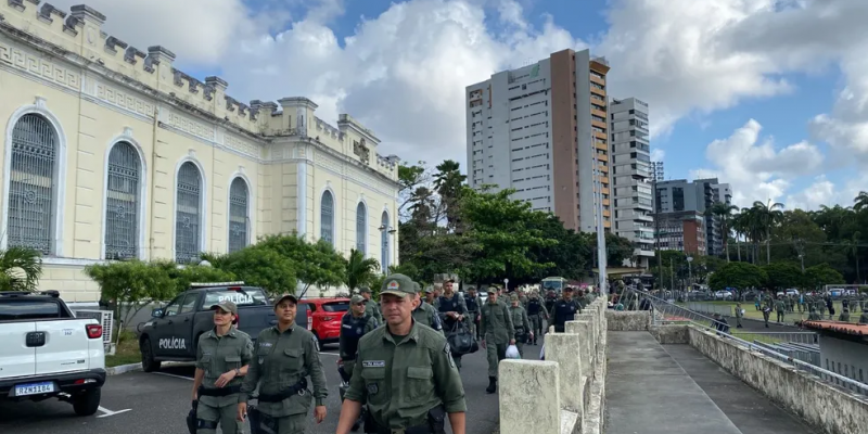 Policiais militares de Pernambuco foram enviados para a zona da mata, agreste e sertão do estado para dar reforço às tropas locais
